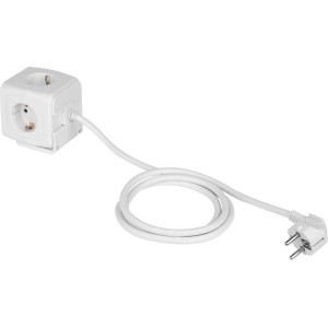 Weißer Steckdosenwürfel mit 4 Steckdosen und 2 USB-Anschlüssen.