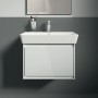 Ideal Standard IOM Cube Zahnputzbecher aus satiniertem Glas mit Chrom-Halterung.