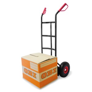 Sackkarre Basis mit 150 kg Traglast und PU-Rädern transportiert OBI Paket.