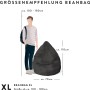 Größenempfehlung: Sitzsack BeanBag Fluffy, XL, ca. 110 cm hoch, neben einer Person zur Größenorientierung.