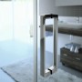 Hüppe EasyEntry Gleittür Eckeinstieg, 80x200 cm, Silber hochglanz mit Griffdetail.