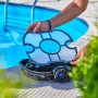 Akku-Poolroboter Orca 45 CL mit Filter vor Pool. Einfache Poolreinigung.