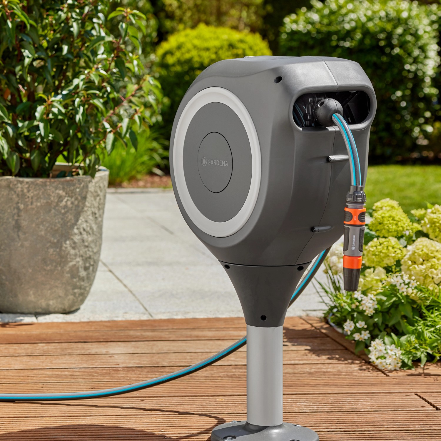 Gardena TerrassenSchlauchbox RollUp M mit 20 m Gartenschlauch kaufen
