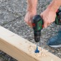 Bosch Akku-Schlagbohrmaschine Advanced Impact 18V-80 beim Bohren in Holz.