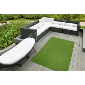 Grüner Infinitygrass Kunstrasen 200x300 cm auf Terrasse mit Lounge-Möbeln.