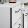 Pelipal Schwerin Bad-Hochschrank in Weiß, 30 cm breit, mit Schubladen und Griffen.