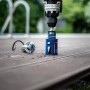 Bosch Expert Lochsäge Construction Material Ø 127 mm im Einsatz mit Bohrmaschine.