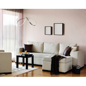 Moderne LED-Pendelleuchte Loop Line Chrom (72x32 cm) im Wohnzimmer.