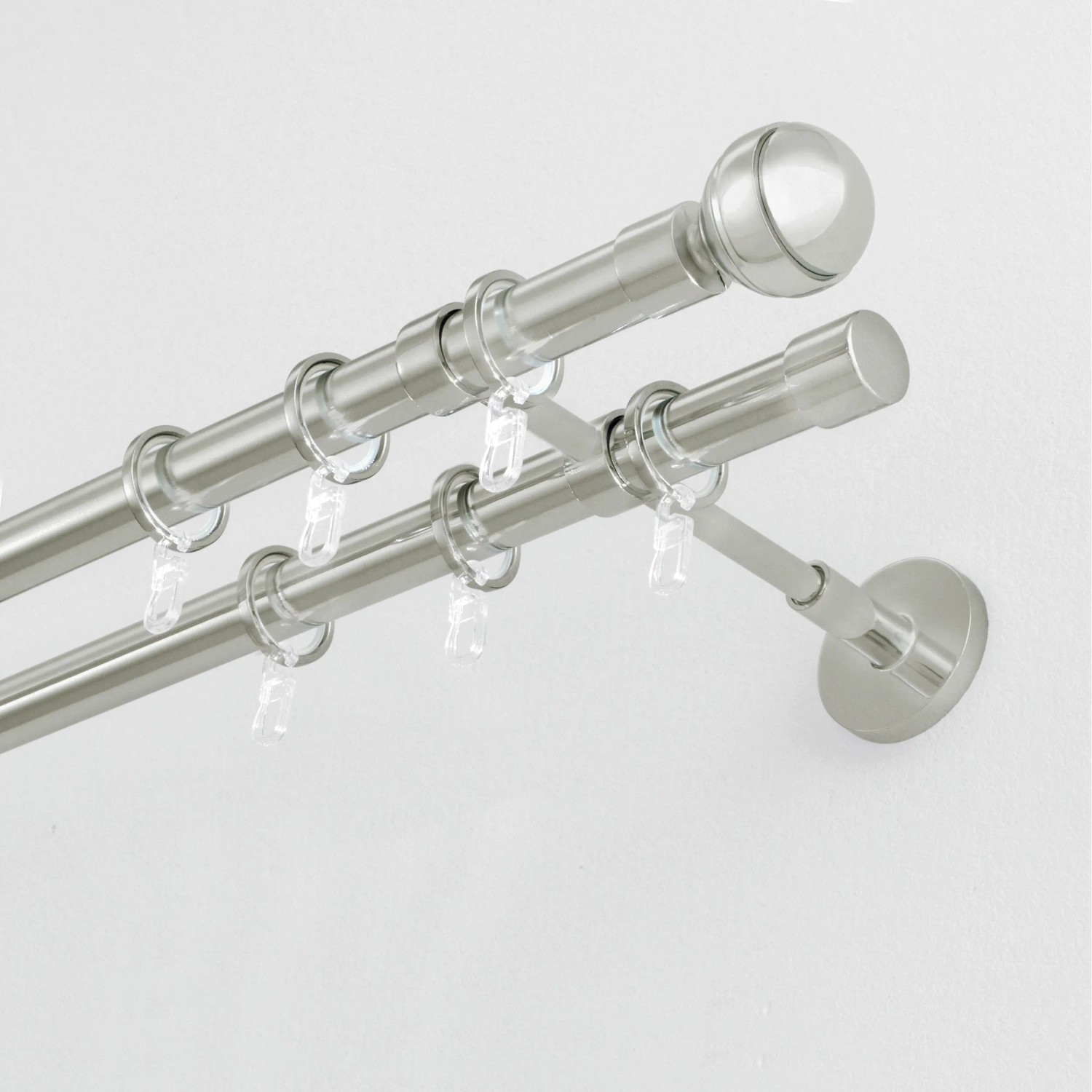 Gardinia Chicago Stilgarnitur in Edelstahloptik mit Endstücken und Gardinenringen.