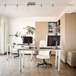 Näve LED-Seilsystem Tony, Stahl-Blank, mit 5 Spots im modernen Büro.
