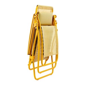 Zusammengeklappter Relaxsessel R CLIP Batyline® CB Miel in Gelb. Sonnenliege für Garten und Terrasse.