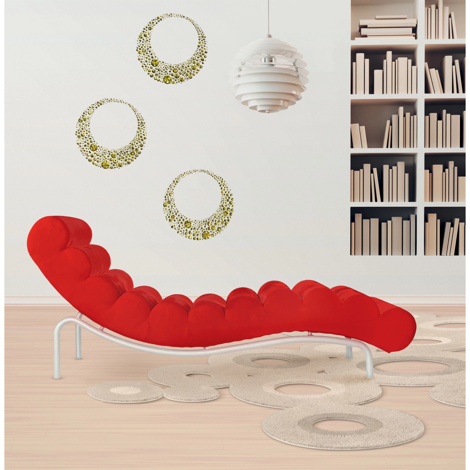 Marabu Schablone Half Moon (33x33 cm) an Wand über roter Liege. Wandschablone für kreative Wandgestaltung.