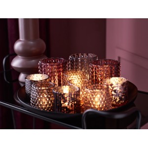 Dekorative Teelichthalter Midnight Mystery in Dunkelgrau aus Glas, 9 cm, auf einem Tablett.