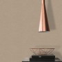 Beige-braune Vliestapete mit leichter Struktur, Uni Matt, FSC®-zertifiziert.