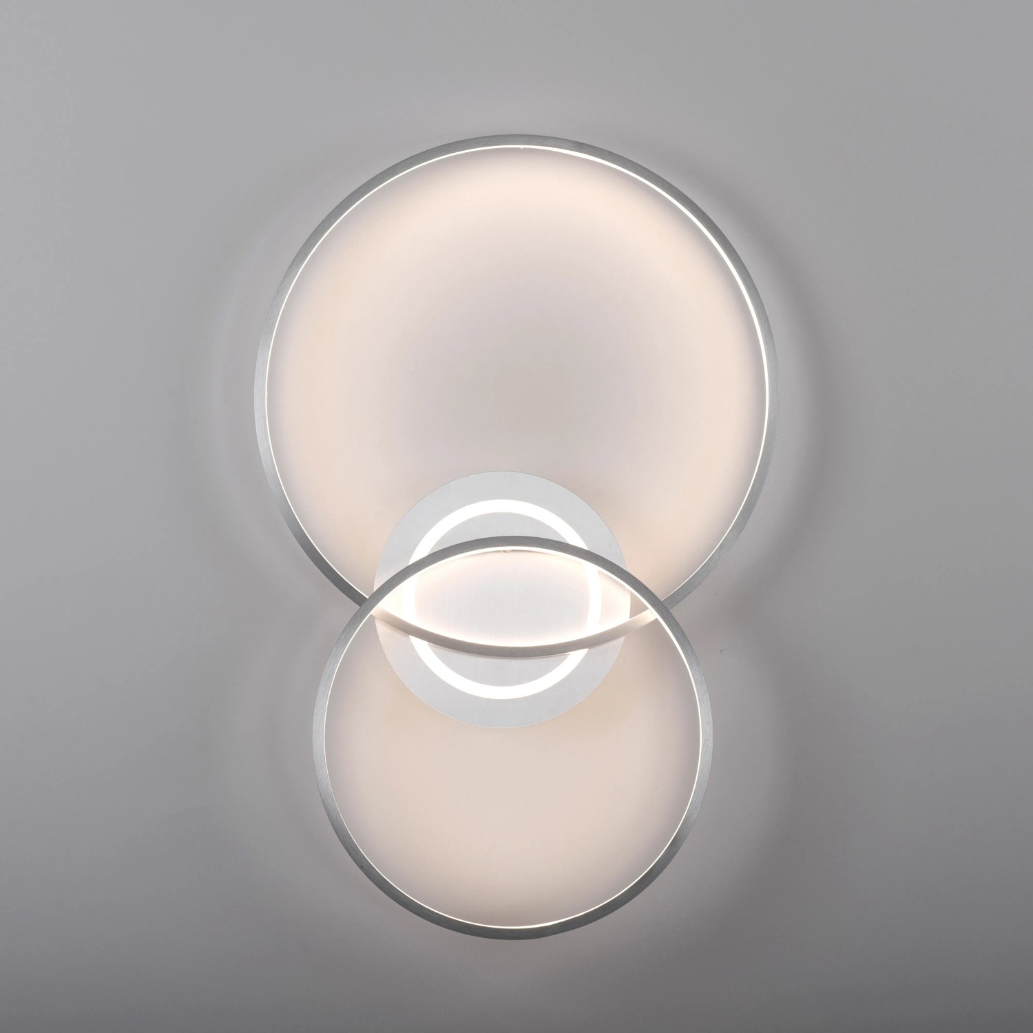 Moderne LED-Deckenleuchte Asmina von Just Light, Aluminium, mit drei Lichtringen.