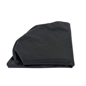 Schwarze, gefaltete bellissa Ersatzfolie aus Kunststoff für 210l Wasserfass oder Regentonne. Passgenauer Folieneinsatz.