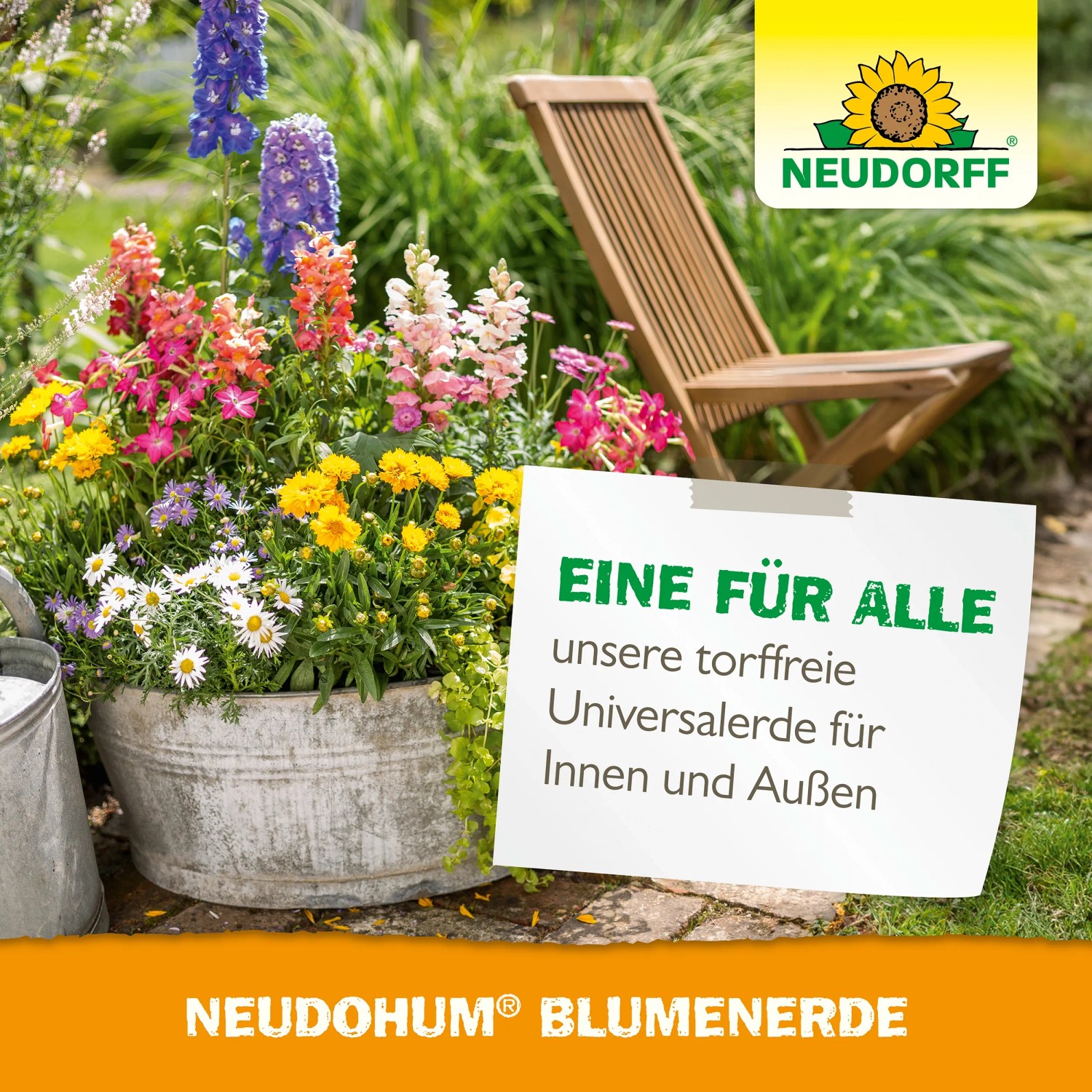 Neudorff NeudoHum Blumenerde im Topf mit bunten Blumen, torffreie Universalerde für gesundes Wachstum.