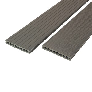 Rettenmeier WPC Terrassendielen Esche Grau, geriffelte Oberfläche und Hohlkammerprofil.