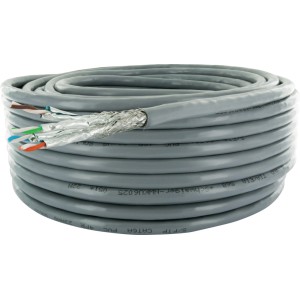 Graues Schwaiger CAT 6a Netzwerkkabel S/FTP, 25 m Rolle, angeschnitten mit sichtbaren Adern.