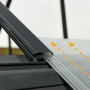 Detailaufnahme: Palram Canopia Gewächshaus Victory Orangerie, Polycarbonat-Paneele und Rahmen.