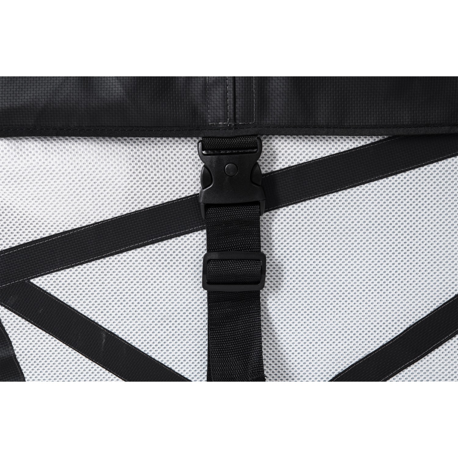 Detailansicht MSpa Soho AirJet Whirlpool: Schwarze Gurte und Schnalle auf weißem Untergrund.