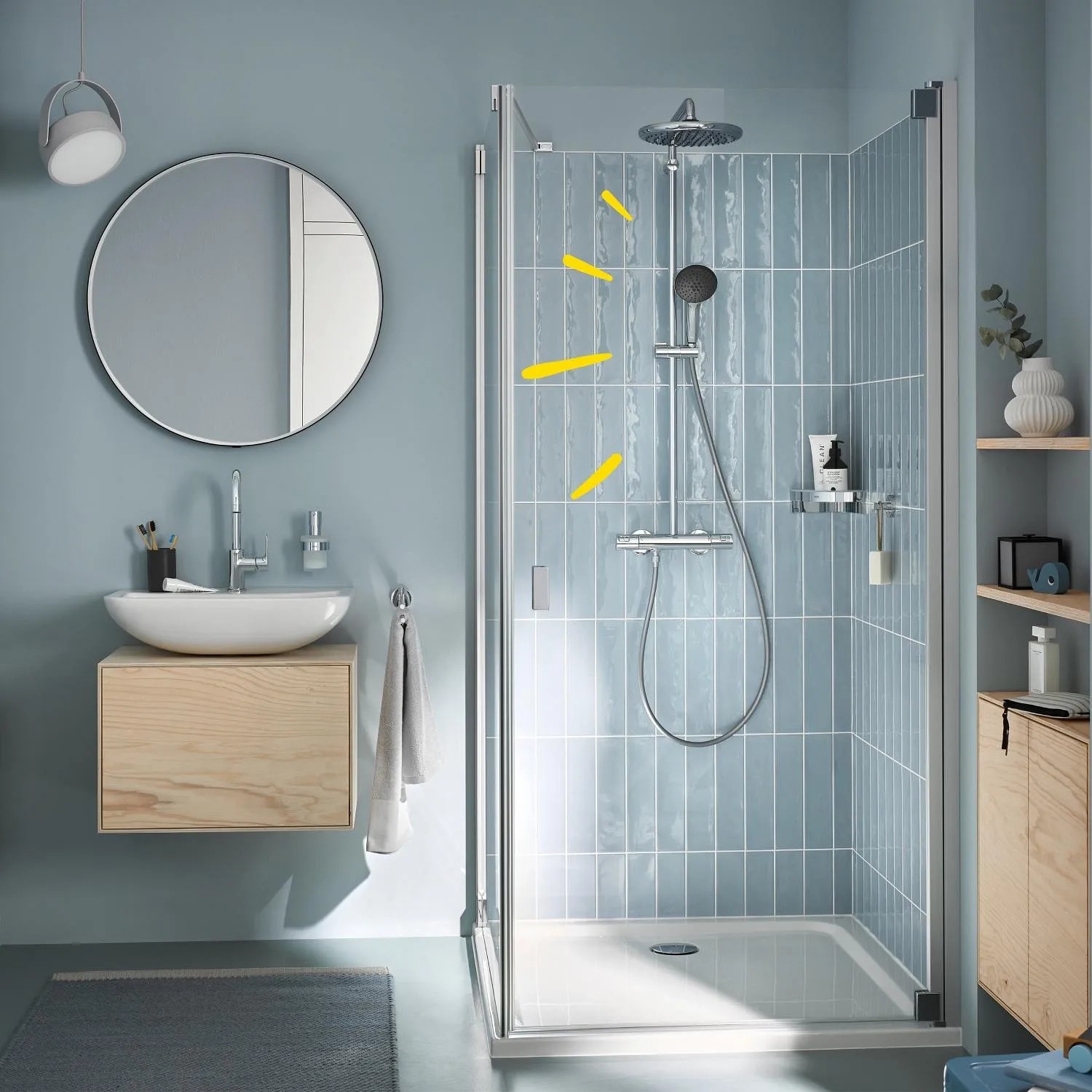 Grohe Vitalio Start 250 Duschsystem mit Thermostat in Chrom, runde Kopfbrause im Badezimmer.