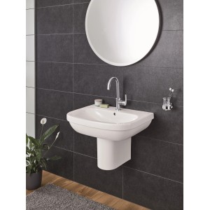 Grohe Euro Keramik Halbsäule in Alpinweiß für Handwaschbecken im Badezimmer.