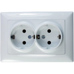 Visage2 Doppelsteckdose in Arktis-Weiß, passend zur Schalterserie Visage2.