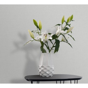 Grüne Marburg Vliestapete Uni Modern mit Lilien in Vase auf Tisch.