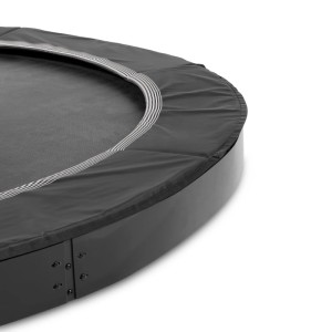 Detailaufnahme: Schwarzes Exit InTerra Bodentrampolin (Ø 244 cm) mit Randabdeckung.