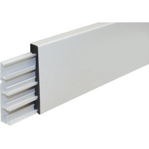 Weiße FN Neuhofer Sockelleiste KU123C aus PVC mit Dekorfolie und flexibler Anpassung.