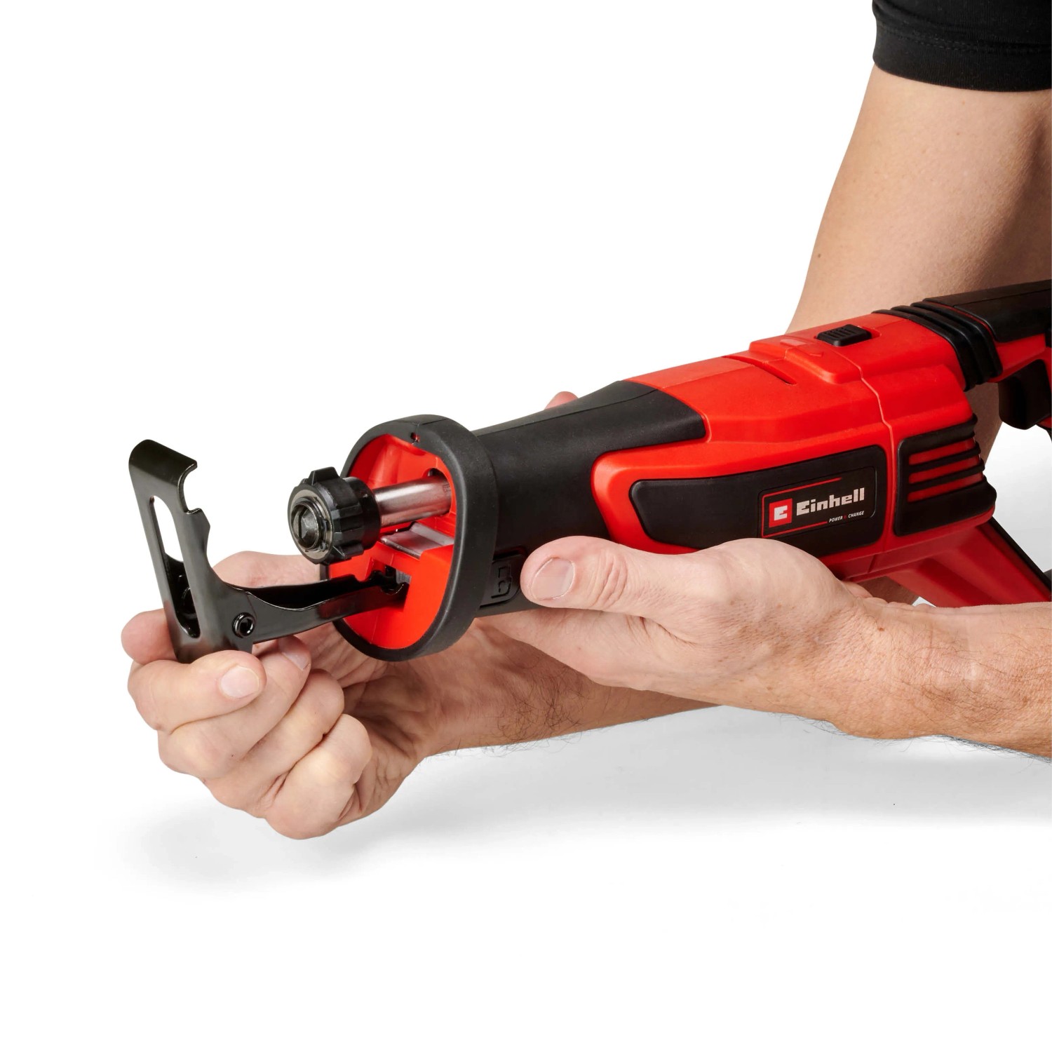 Einhell Akku-Universalsäge TP-AP 18/28: Werkzeugloser Sägeblattwechsel der Säbelsäge.
