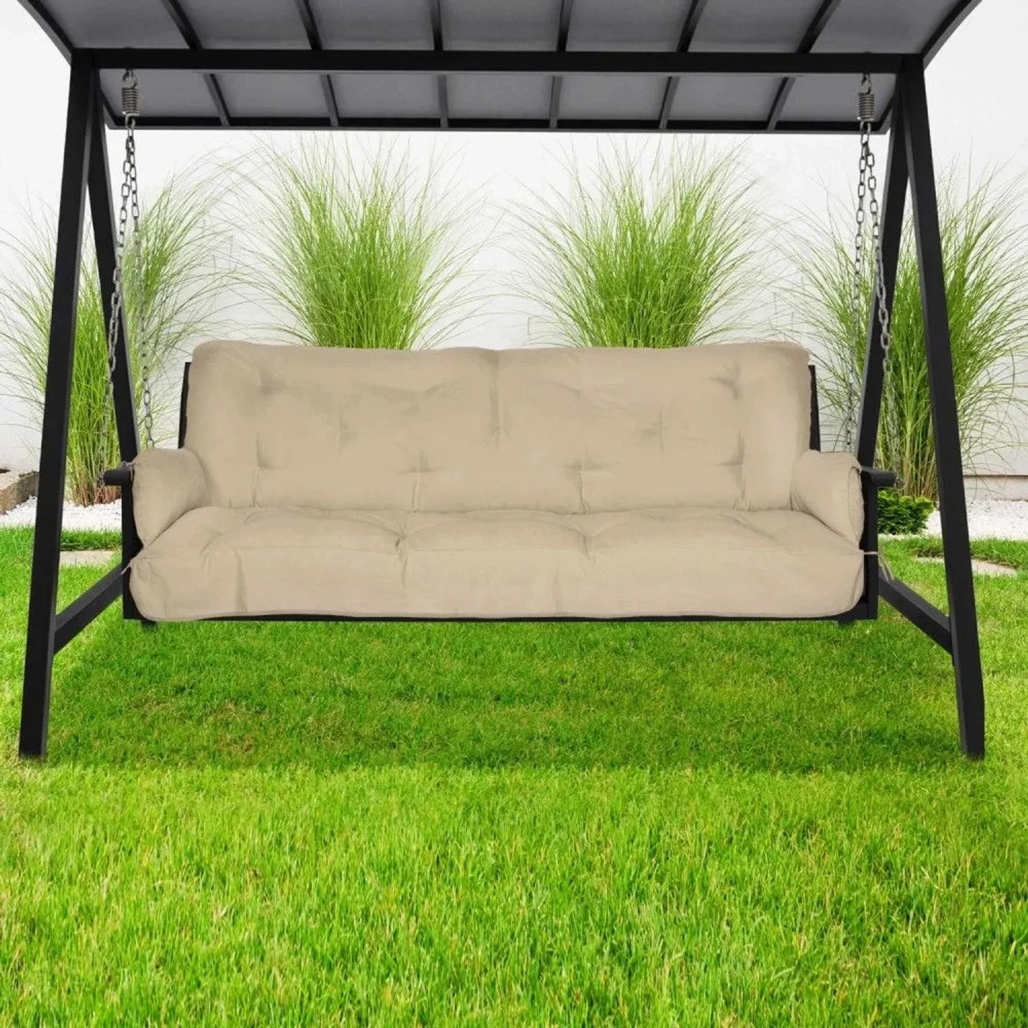 Beautissu Hollywoodschaukelauflage Flair HS, 180x50x8cm, naturfarben, auf einer Gartenschaukel.