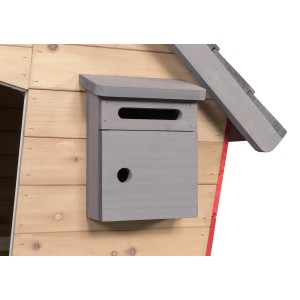 Detailaufnahme: Briefkasten am Swing King Spielhaus Fairytale aus Holz.