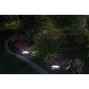 Näve LED Solar Bodenleuchten 4er-Set im Garten, mit Erdspieß, leuchtend.