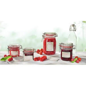 Leifheit Deko-Etiketten Pastell auf Einmachgläsern mit selbstgemachter Marmelade und Früchten.