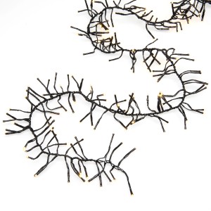 Konstsmide Micro LED Büschellichterkette Cluster mit 576 warmweißen Dioden und schwarzem Kabel.