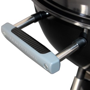 Detailaufnahme des Griffs vom Jamestown Holzkohle-Kugelgrill Dexter.