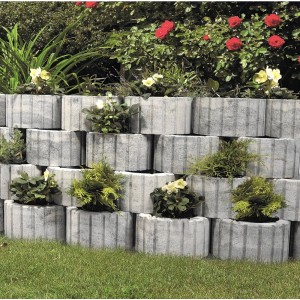 Anthrazit-schattierte Mini-Pflanzringe als Beetbegrenzung oder kleine Mauer mit Bepflanzung.