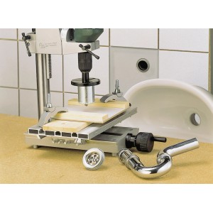 LUX HM-Bohrkrone 53 mm im Einsatz mit Bohrmaschine und Werkstücken.