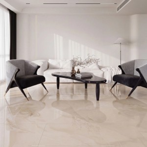 Beige Feinsteinzeug Bodenfliese Opus premium, glasiert und poliert, 60x120 cm, im modernen Wohnzimmer.