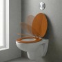 Sinobath WC-Sitz oval, Kirschholzoptik, mit Absenkautomatik, schließt sanft auf weißem Hänge-WC.