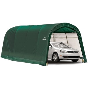 Grüne ShelterLogic Garage-in-a-Box mit Auto. Runde Fertiggarage mit Stahlrahmen und Plane.