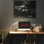 Brilo LED-Tischleuchte Pivaz, dimmbar, warmweiß, weiß, auf Schreibtisch mit PC.