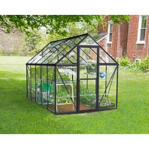 Graues Palram Canopia Gewächshaus 5,7 m² mit Fundamentrahmen im Garten.