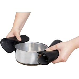 Wenko Silikon-Topfuntersetzer Wesi, 2er-Set in Schwarz, als Topflappen genutzt.