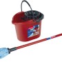Vileda Kinder-Wischmopp und Eimer Set in Rot, robustes Spielzeug für kleine Haushaltshilfen.