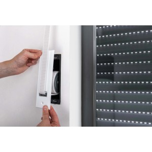 Einbau eines Schellenberg Rollladen Einlasswicklers Maxi 160 mm, verzinkt, in der Wand.