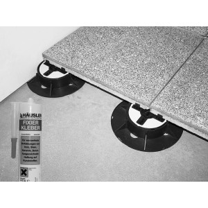 Häusler Stelzlager Basic mit Terrassenplatten und Fixier Kleber.