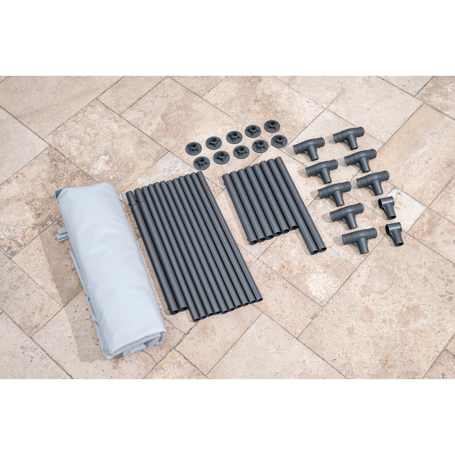 Bestway Eisbad Glacial Dip Einzelteile: Stahlrahmen, Verbinder, Abdeckplane und Zubehör für den Aufbau.